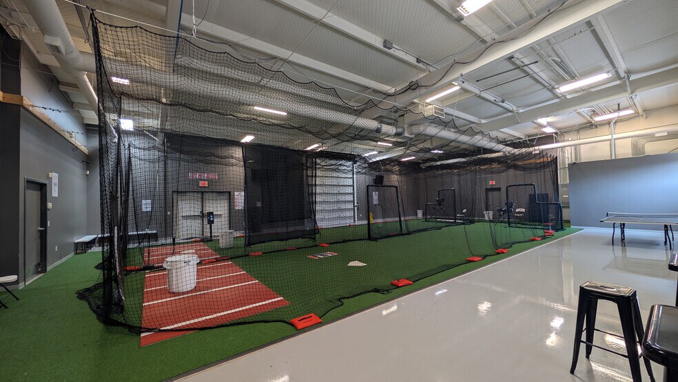 More Photos Of 7335 W 33rd St, Wichita Flex For Lease