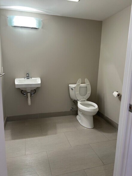 More Photos Of 1250 Missouri St, San Francisco Light Distribution For Lease