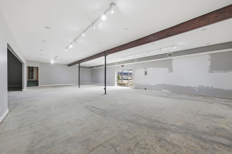 More Photos Of 619 Cassat Ave, Jacksonville Warehouse For Lease