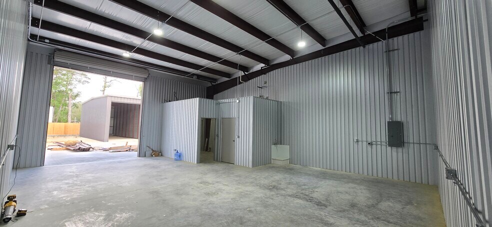More Photos Of 19021 McKenzie Ln, Porter Warehouse For Lease