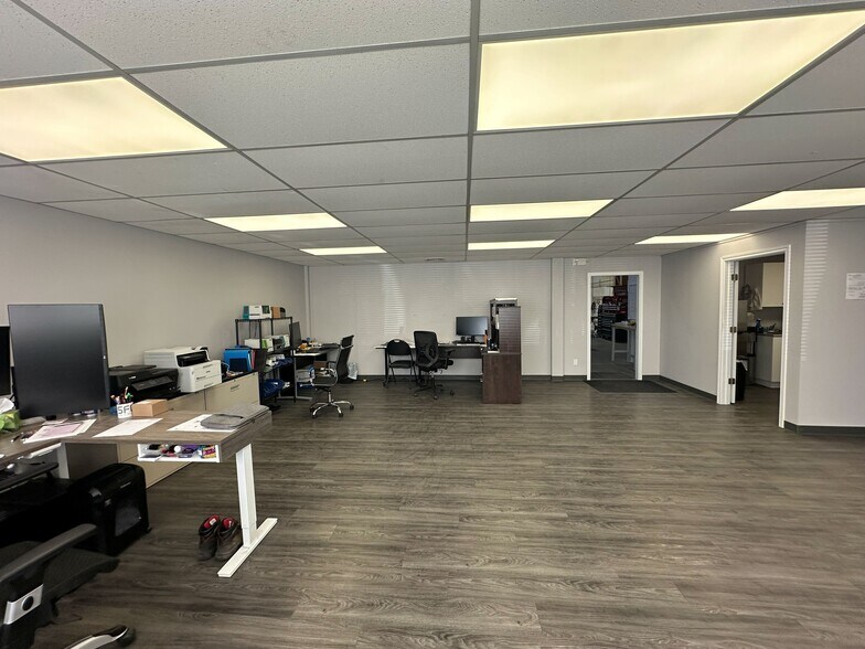 More Photos Of 4252 93 St NW, Edmonton Light Manufacturing For Lease