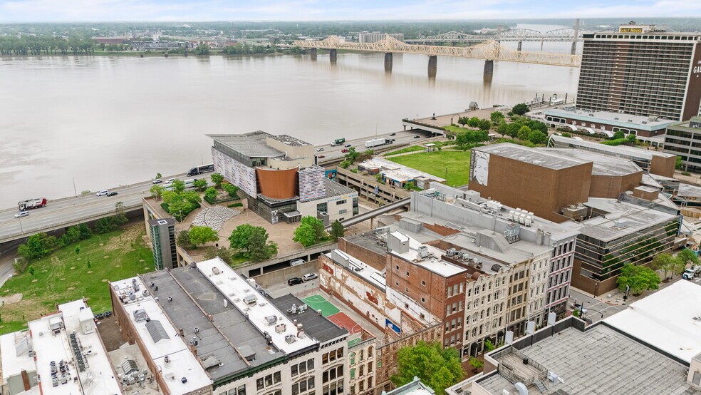 More Photos Of 623 W Main St, Louisville Office For Sale