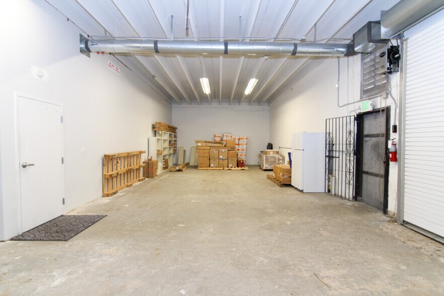 More Photos Of 8111-8119 NW 33rd St, Miami Warehouse For Sale