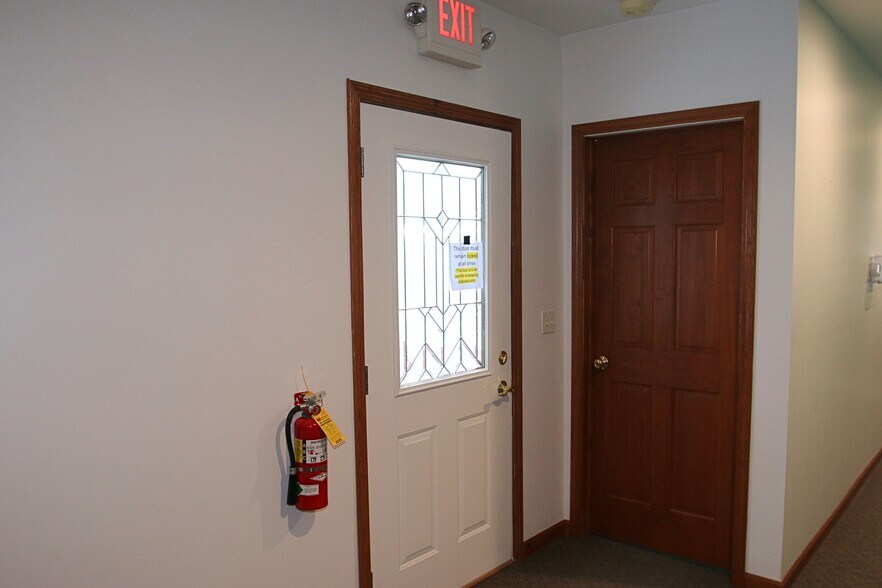 More Photos Of 34 W Grand Ave, Fox Lake Loft Creative Space For Lease