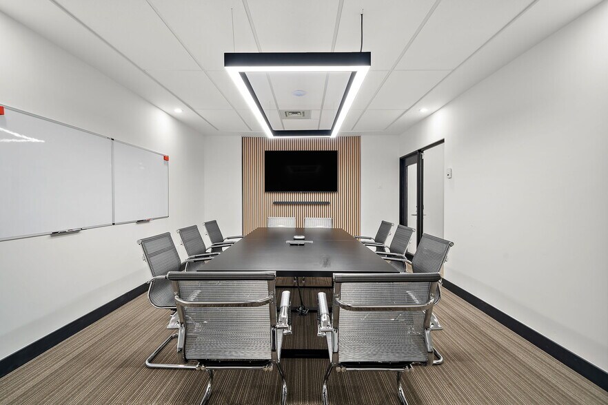 More Photos Of 3131 Boul de la Concorde E, Laval Coworking Space