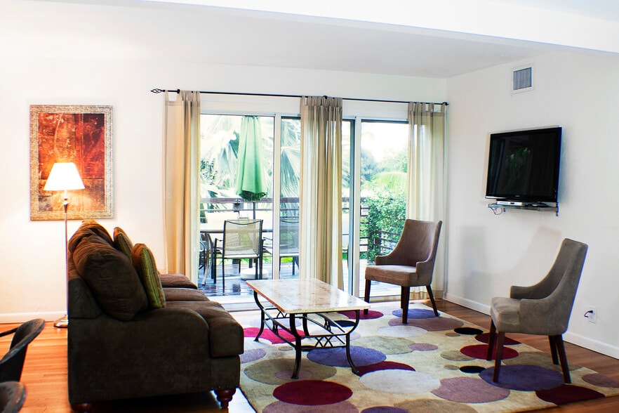 More Photos Of 2133-2209 NE 26th St, Wilton Manors Hotel For Sale