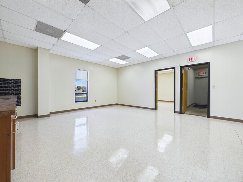 More Photos Of 230 N Old Saint Louis Rd, Wood River Industrial For Lease