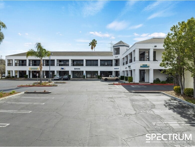 More Photos Of 23206 Lyons Ave, Santa Clarita Medical For Lease