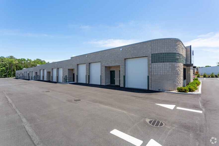 More Photos Of 46-48 Windsor Pl, Central Islip Unknown For Lease