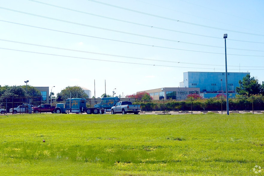 Primary Photo Of 5100 Bainbridge Blvd, Chesapeake Manufacturing For Sale