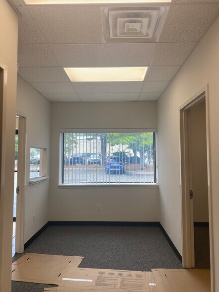 More Photos Of 1320 Lincoln Ave, Holbrook Warehouse For Lease