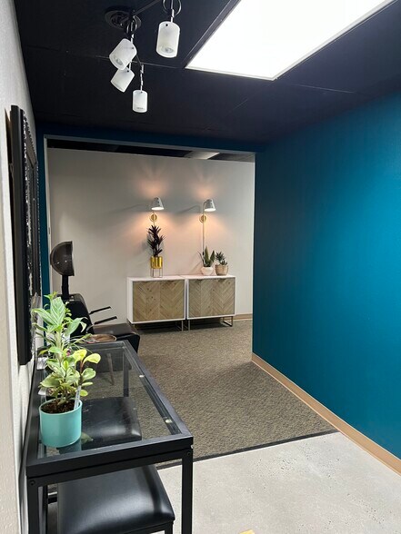 More Photos Of 20 NW 2nd St, Gresham Storefront Retail Office For Sale