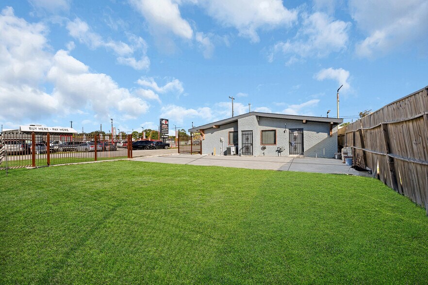 More Photos Of 602 Spencer Hwy, South Houston Medical For Sale