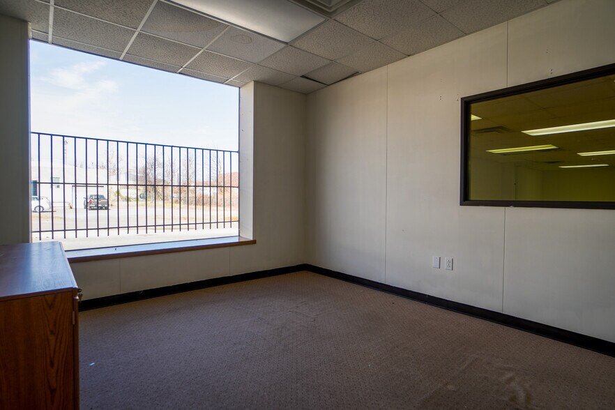 More Photos Of 8 NW 8th St, Oklahoma City Light Manufacturing For Lease