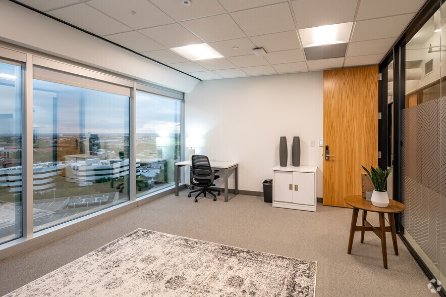 More Photos Of 15305 N Dallas Pky, Addison Coworking Space