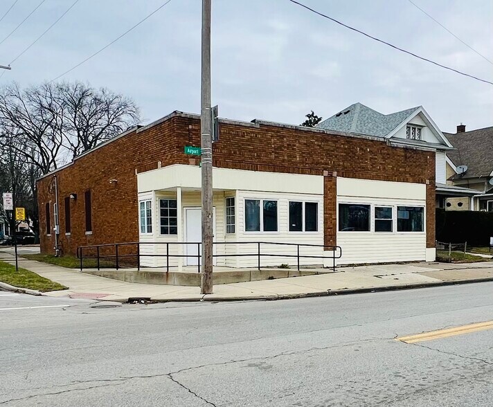 More Photos Of 1938 Airport Hwy, Toledo Freestanding For Sale