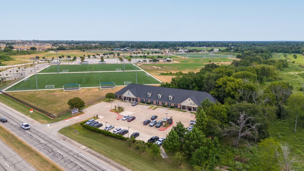 More Photos Of 3030 University Dr E, College Station Medical For Lease