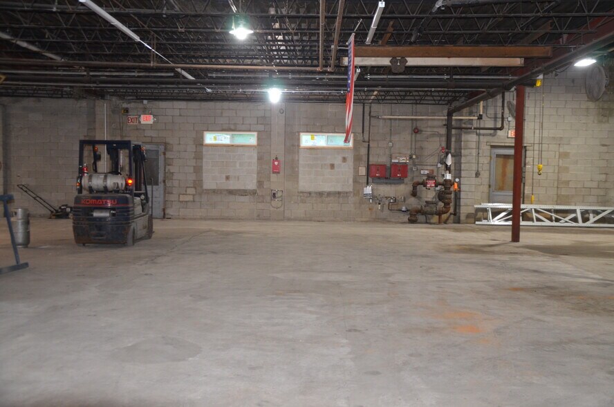 More Photos Of 726 S Broadway, Aurora Warehouse For Sale