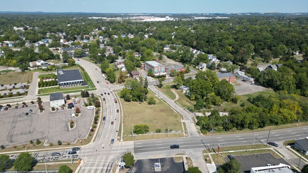 More Photos Of 131 University Dr, Pontiac Health Club For Sale