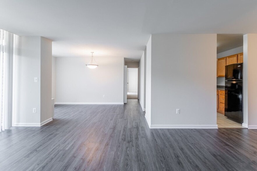 More Photos Of 8150 Lakecrest Dr, Greenbelt Apartments For Sale