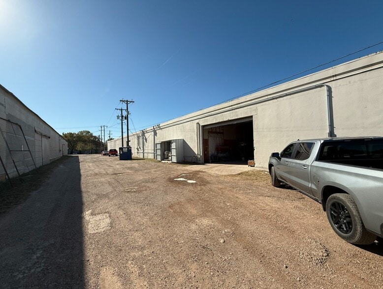 More Photos Of 101 E Enon Ave, Everman Warehouse For Sale