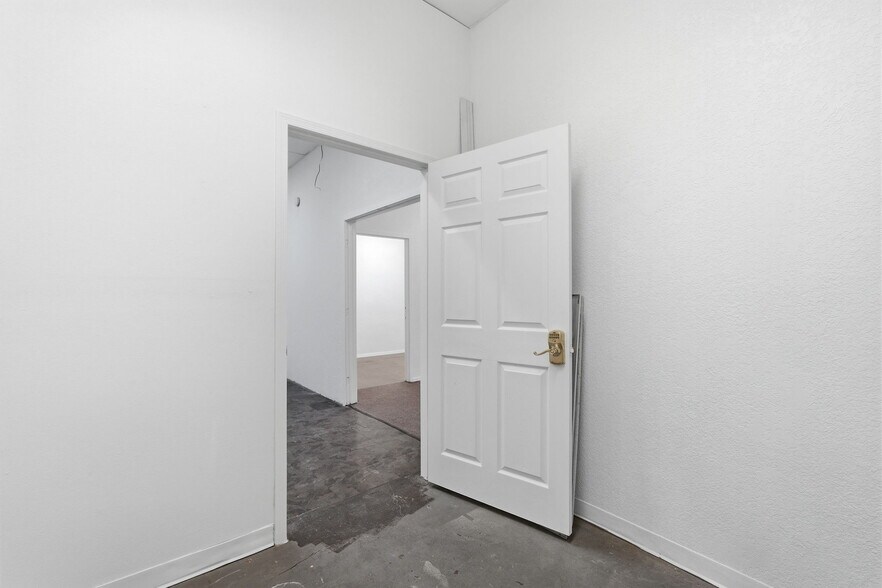 More Photos Of 236 W Coolidge Ave, Coolidge Storefront Retail Residential For Sale