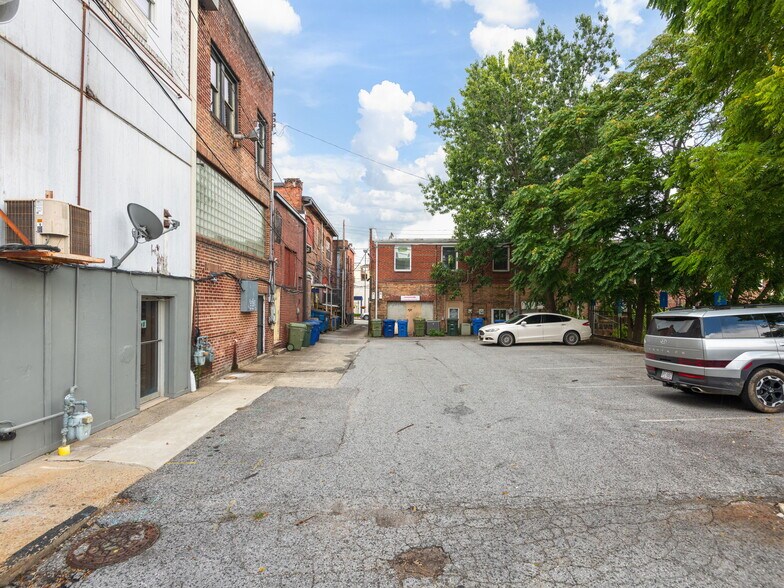More Photos Of 337 N Main St, Hendersonville Office For Sale