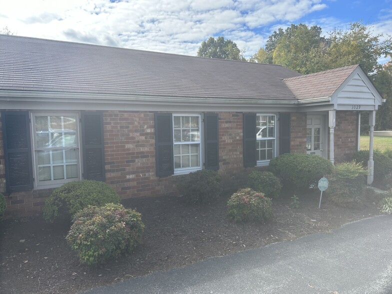 Primary Photo Of 3029 Old Forest Rd, Lynchburg Medical For Sale