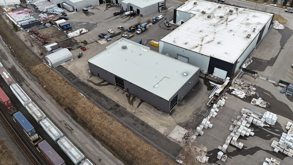 More Photos Of 4940 102 Av SE, Calgary Warehouse For Lease