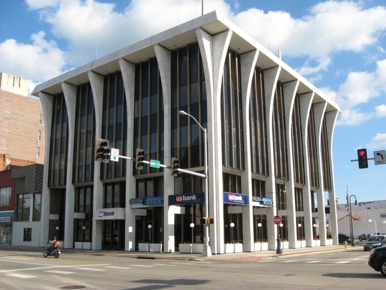 Primary Photo Of 421 W Broadway, Council Bluffs Office For Lease