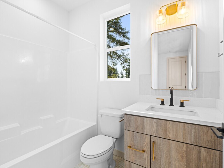 More Photos Of 7468 Tolman St, Portland Multifamily For Sale