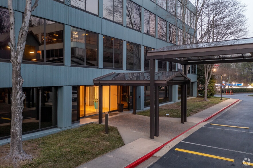More Photos Of 2100 Powers Ferry Rd SE, Atlanta Unknown For Lease