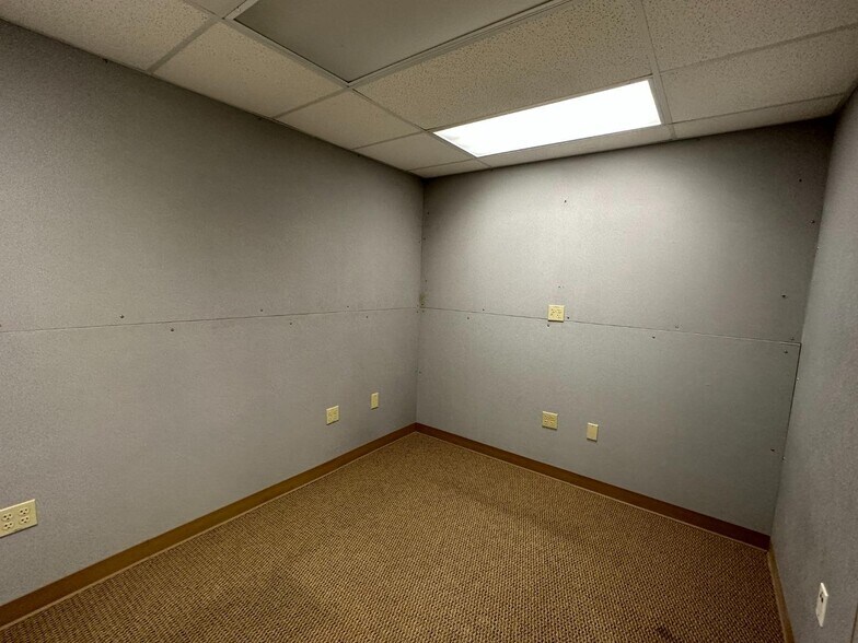 More Photos Of 11860 Kemper Rd, Auburn Flex For Sale