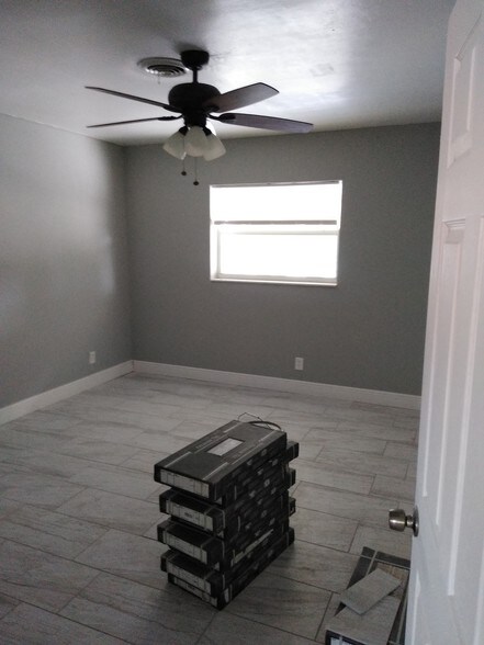 More Photos Of 2041 W Oakland Park Blvd, Oakland Park Storefront Retail Residential For Lease