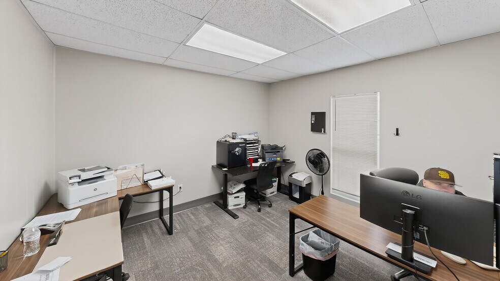 More Photos Of 515-519 18th St, Orlando Warehouse For Lease