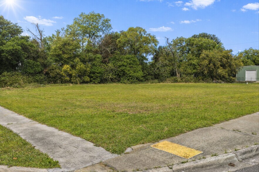 More Photos Of 0 10th Street, Jacksonville Land For Sale