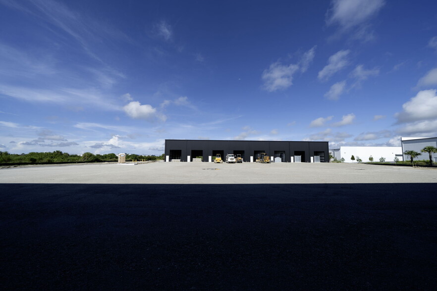 More Photos Of 8411-8419 Duffie Dr, Punta Gorda Industrial For Sale