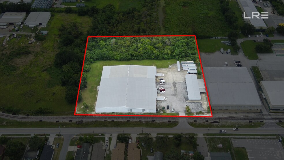 More Photos Of 2930 Maine Ave, Lakeland Distribution For Lease