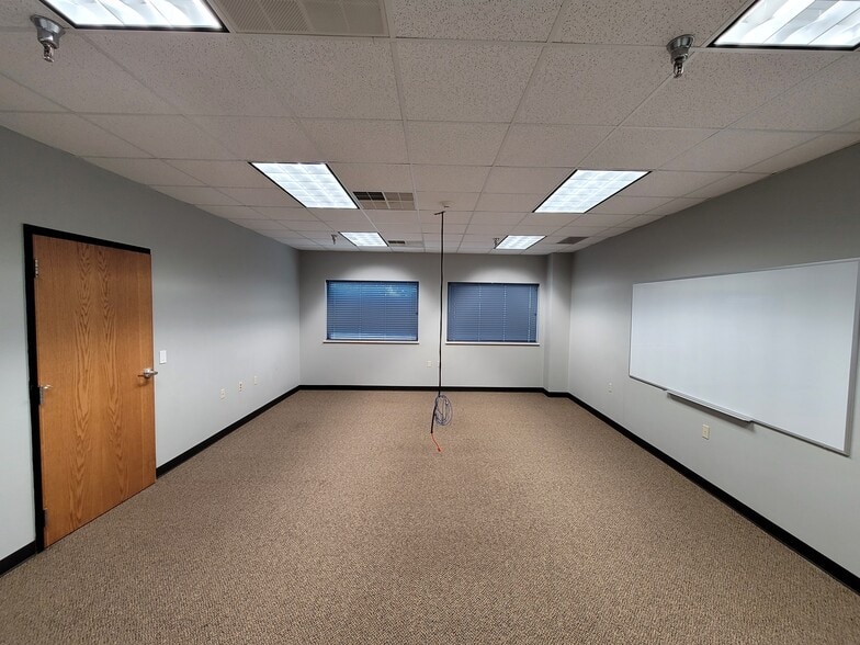 More Photos Of 99 15th St Nw, Huron Manufacturing For Sale