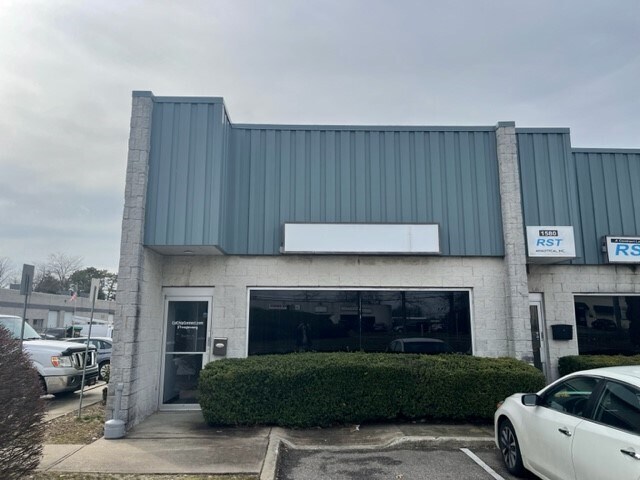 More Photos Of 1580 Lakeland Ave, Bohemia Warehouse For Lease