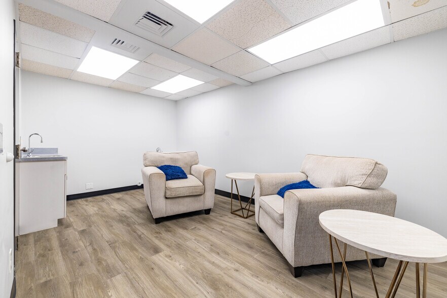 More Photos Of 1600 Kingsway Ct, Trenton Medical For Sale