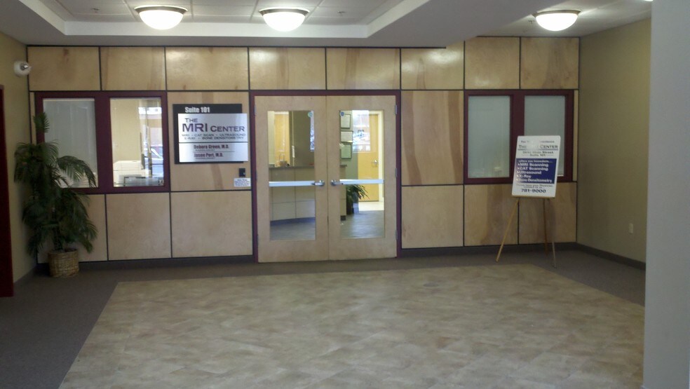 More Photos Of 3640 Main St, Springfield Medical For Lease