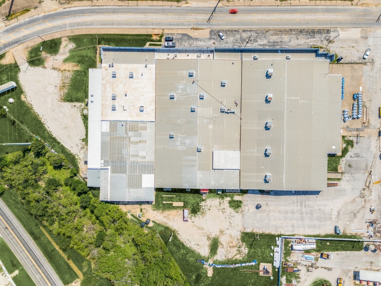 More Photos Of 338 Cliff Dr, Graham Manufacturing For Lease