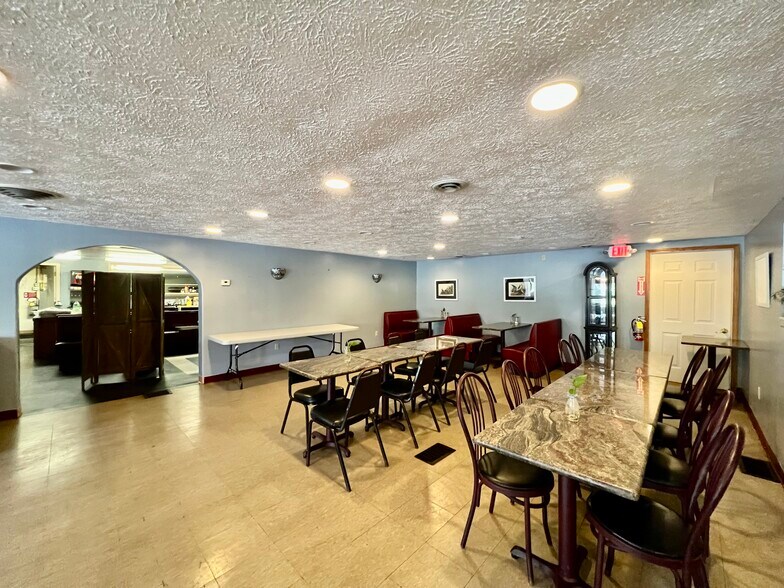 More Photos Of 444 North Ave, Hilton Restaurant For Sale