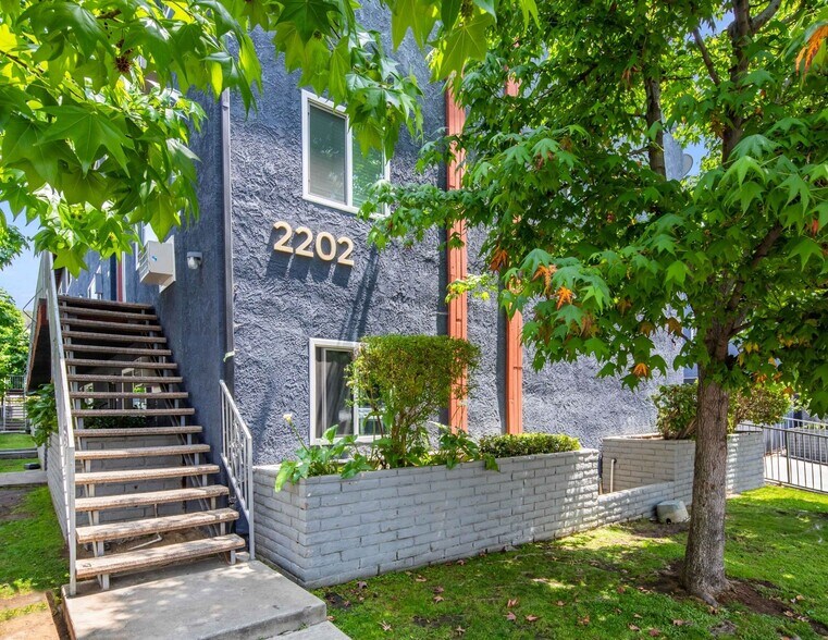 More Photos Of 2202-2208 Michigan Ave, Los Angeles Apartments For Sale