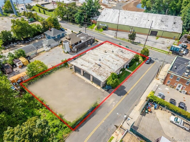 More Photos Of 133 Glenwood Rd, Glenwood Landing Warehouse For Sale