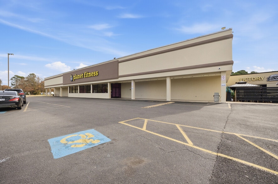 Primary Photo Of 1921 Victory Blvd, Portsmouth Unknown For Lease