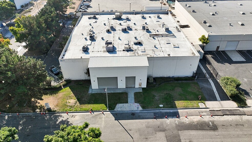 More Photos Of 3501 W Garry Ave, Santa Ana Warehouse For Lease