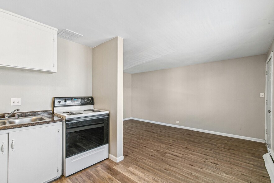 More Photos Of 1592 Lansing St, Aurora Apartments For Sale