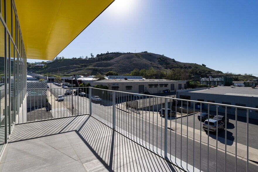 More Photos Of 5950 W Jefferson Blvd, Los Angeles Office For Lease